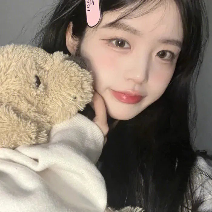 挥著翅膀的女孩封面